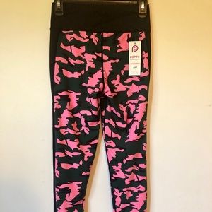 NWT POPFIT fitted pink camo leggings